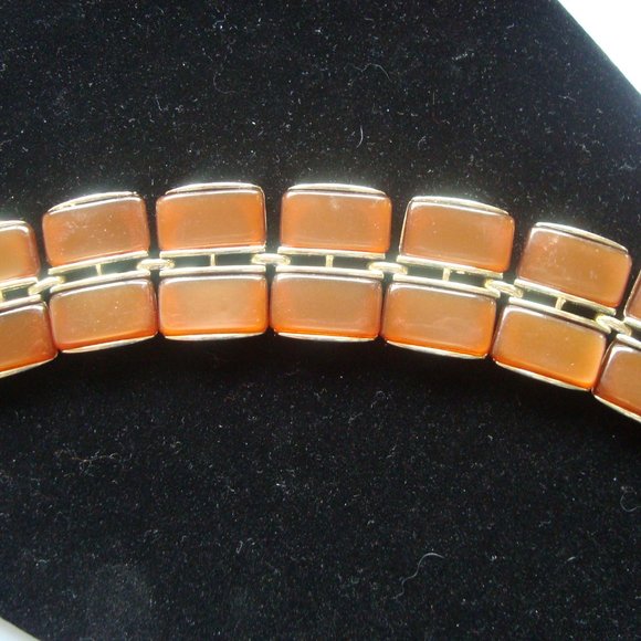 Vintage Lisner Brown Gold Tone Thermoset Jewelry Set Necklace Bracelet Earrings - Picture 3 of 10